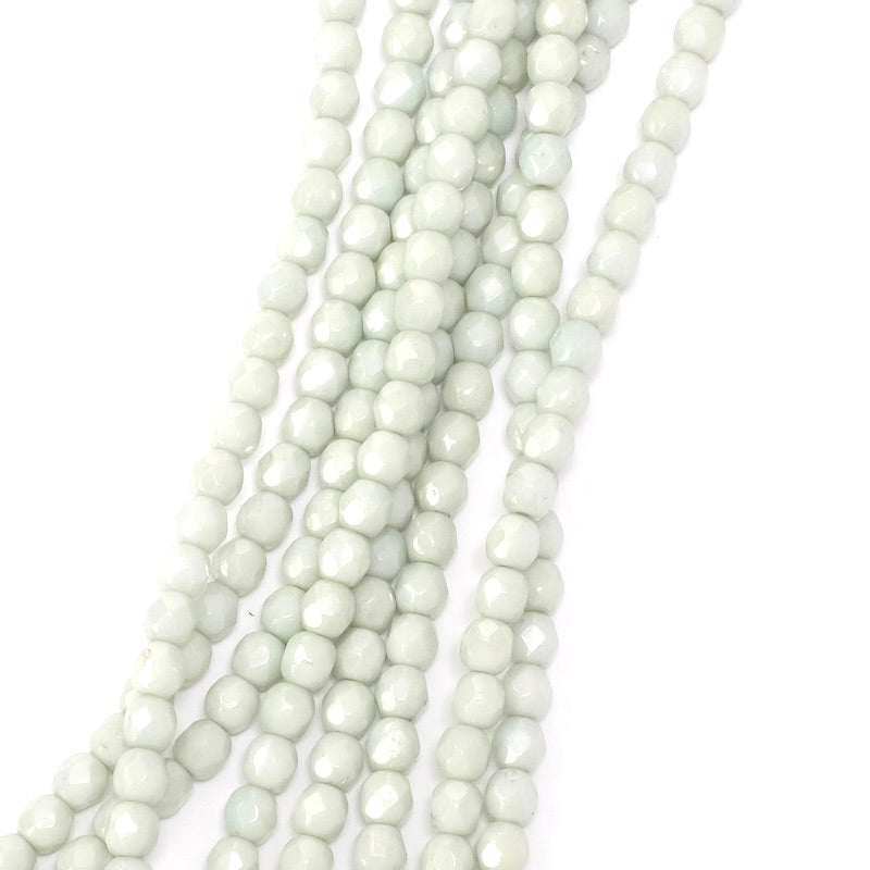 Fil de perles de Bohème rondes facettées 4 mm vert sauge métallique