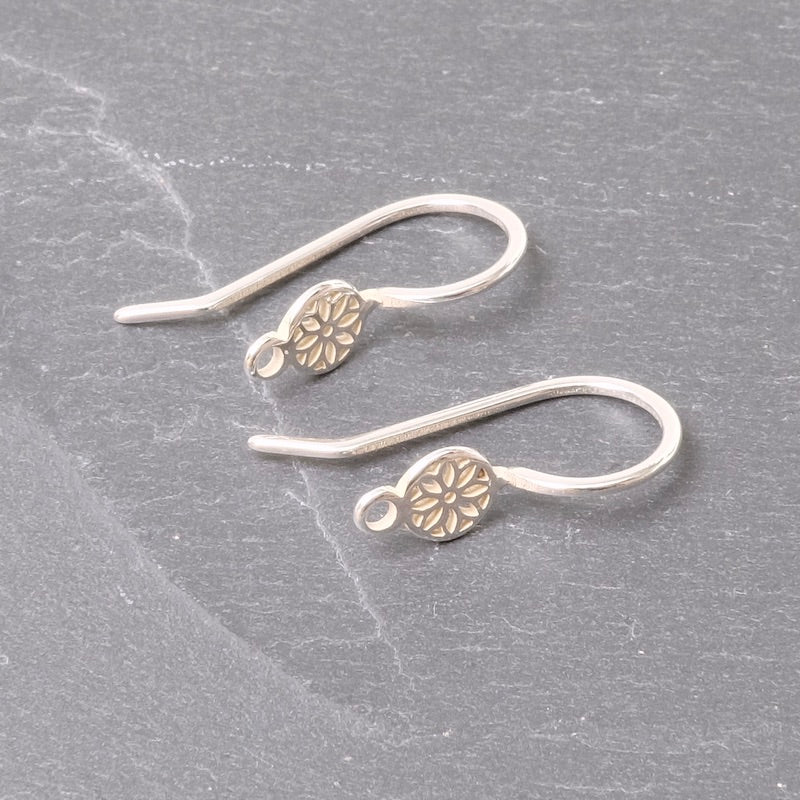 2 crochets Boucles d&#39;oreilles Fleurs ajourées en argent massif 925