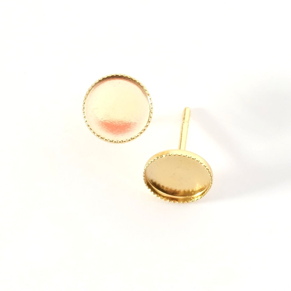 Boucles d'oreilles clous pour cab 8mm en Laiton doré à l'or fin 24K Premium, la paire