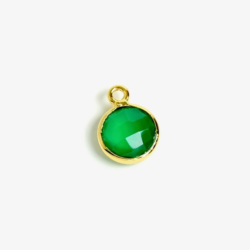 Pendentif sertis rond 8mm d'Onyx vert en laiton Doré à l'or fin 24K